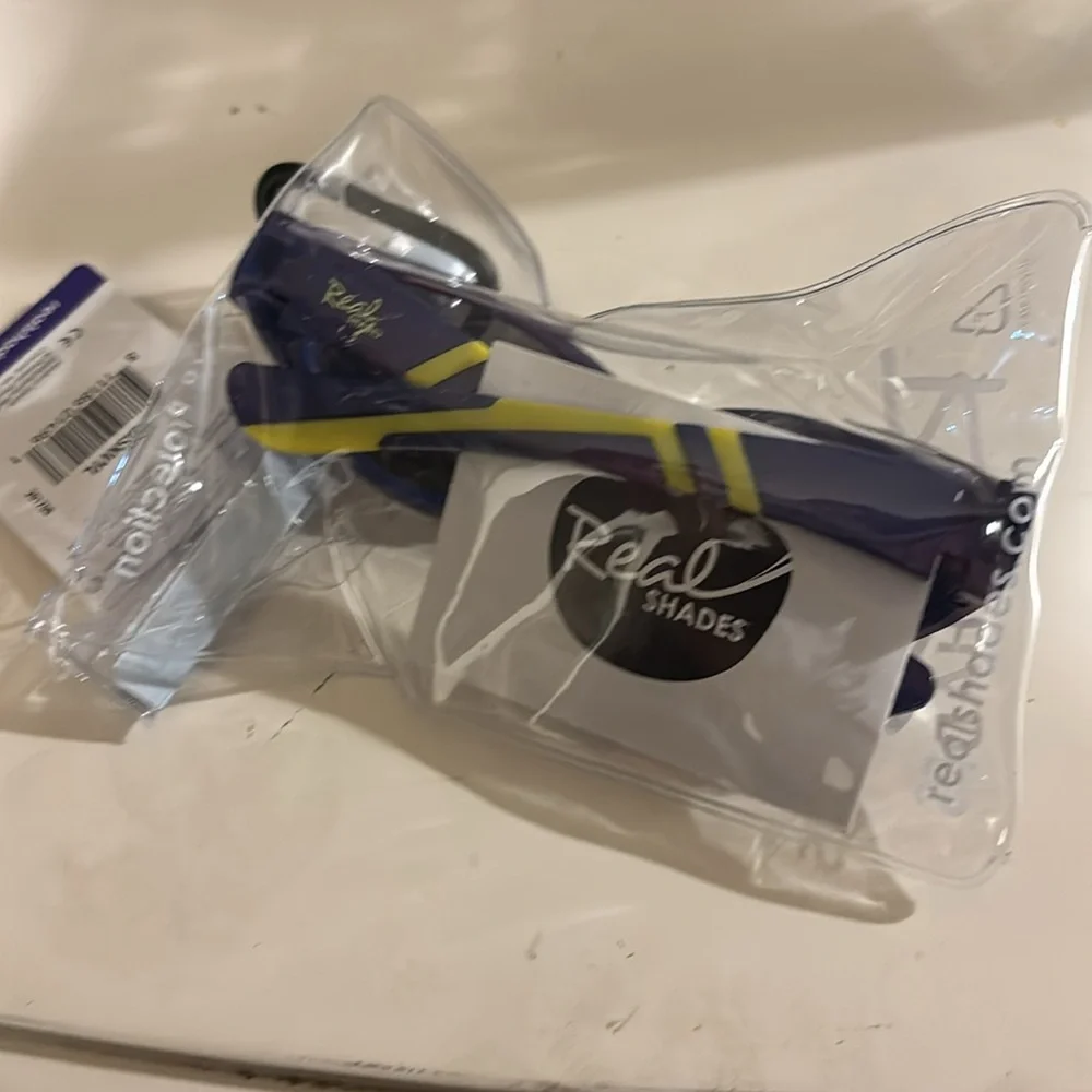 🌸 NWT Kids Sunglasses - Blue and Yellow